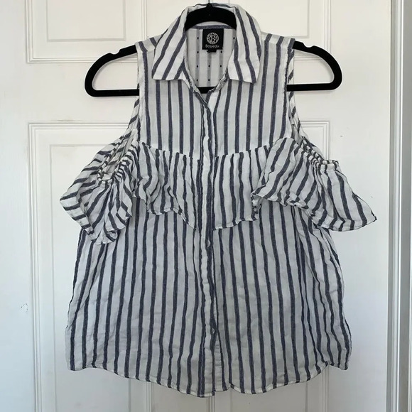 Bobeau Button Front Sleeveless Tank Top - Picture 1 of 4